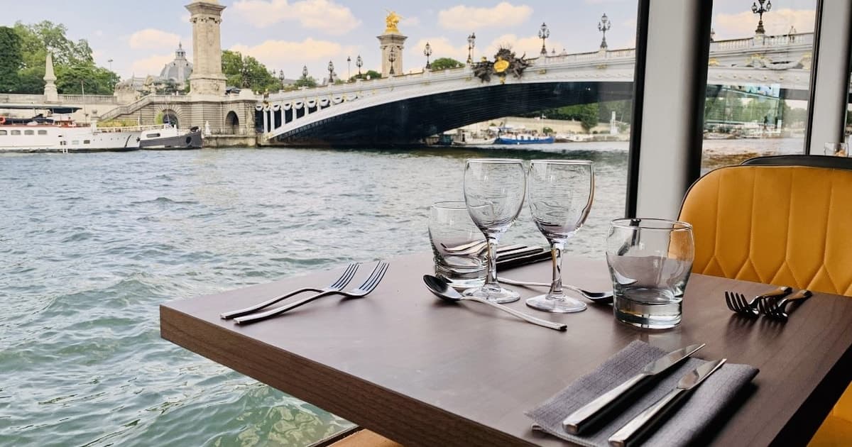 París: paseo en barco por el Sena con almuerzo de 3 platos