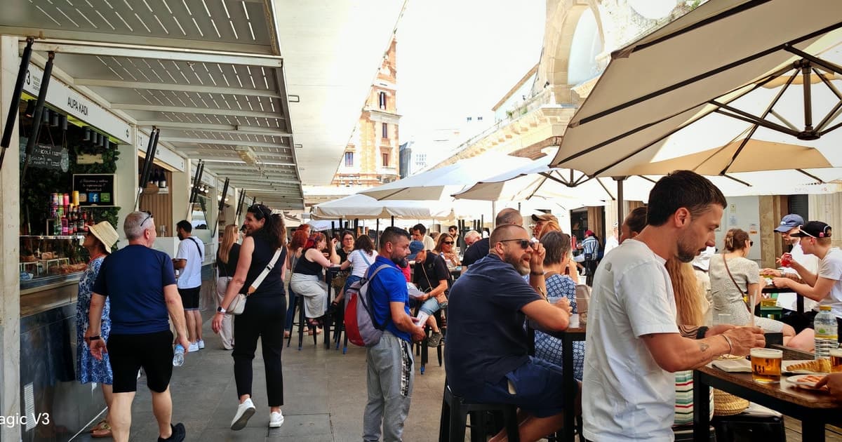 Cádiz: bares de tapas, vino y flamenco