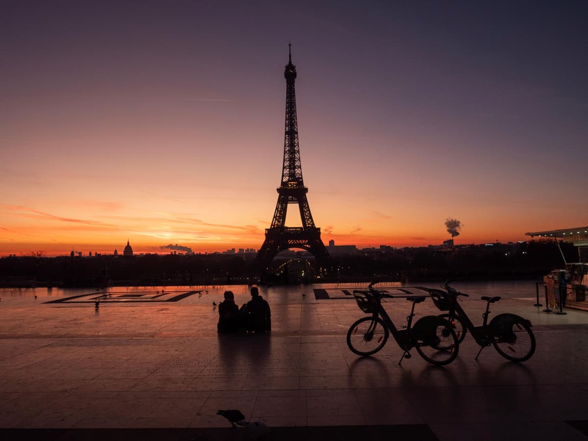 Paris before the crowds, bike tour & Breakfast