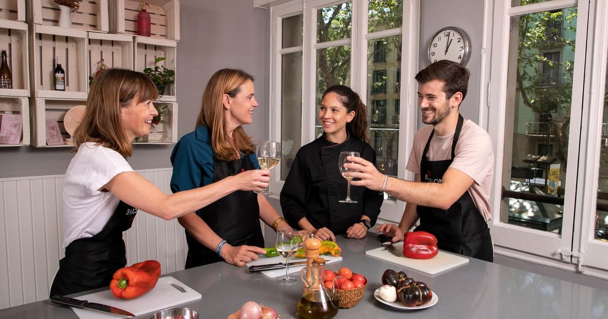 Barcelona: Premium Tapas & Paella Cooking Class