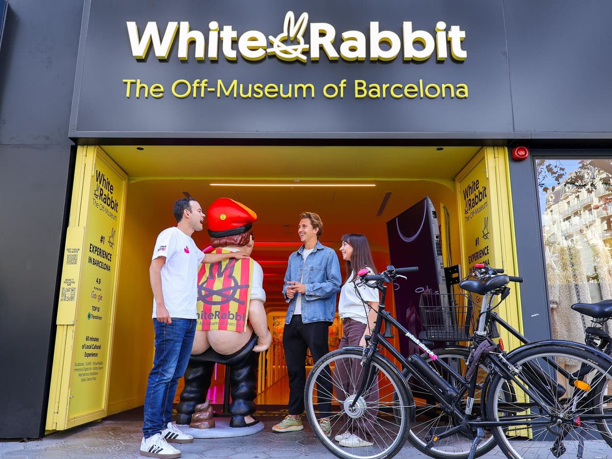Barcelona: E-Bike Local Tour & White Rabbit Experience