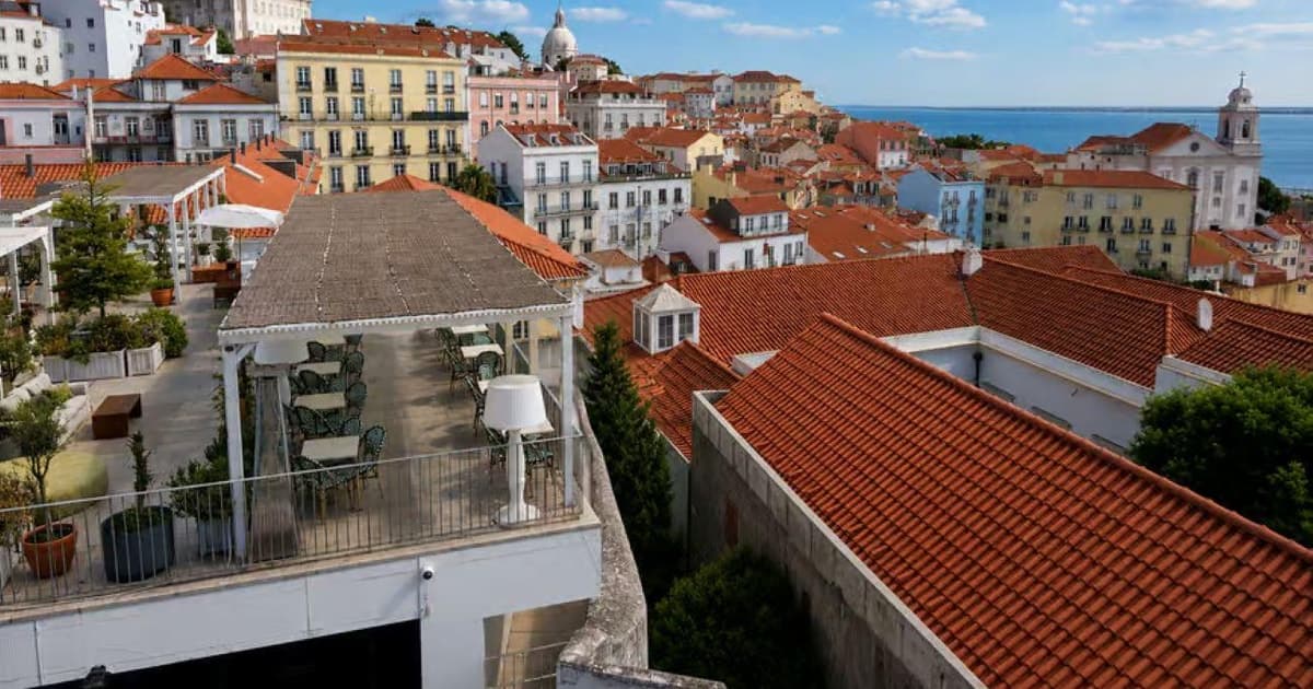 Lisbon: Secret Viewpoints & Hidden Streets Tuk Tuk Tour