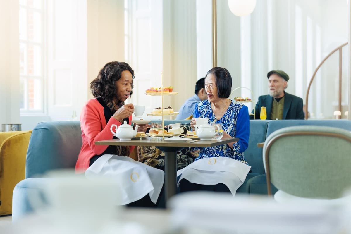 London: Kensington Palace Tour, Guard Change & Afternoon Tea