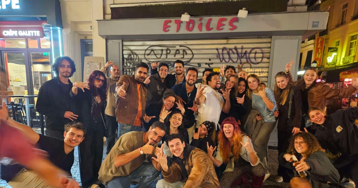 Paris: Pub Crawl with Shots and Nightclub Entry