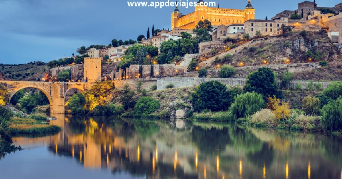 Desde Madrid: Tour Privado Toledo & Segovia