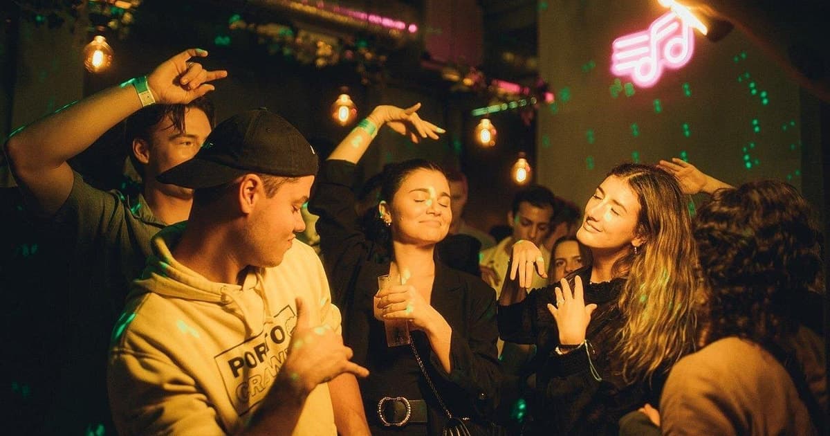 New Year's Porto Crawl: 7 drinks, Games, Fun & VIP club entry