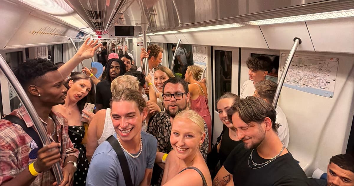 Barcelona: tour guiado de bares con entrada VIP a una discoteca