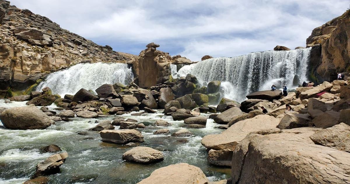 Arequipa: excursión de 1 día a la cascada de Pillones y el bosque de piedra