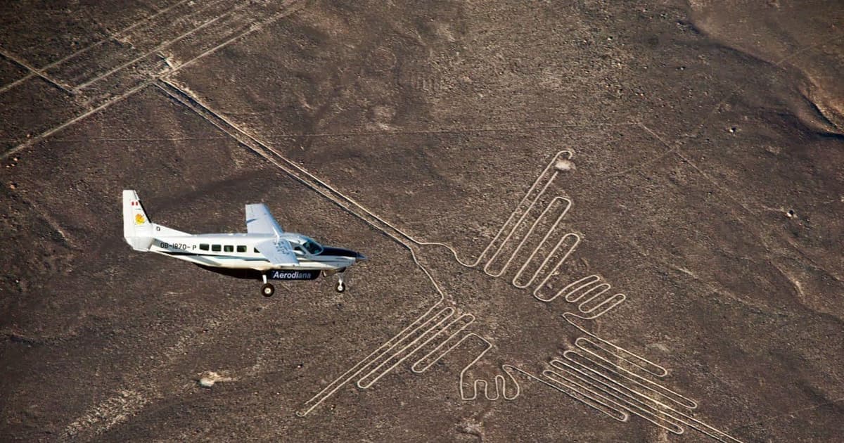 Desde Lima: Vuelo a las Líneas de Nazca y Excursión al Oasis de la Huacachina