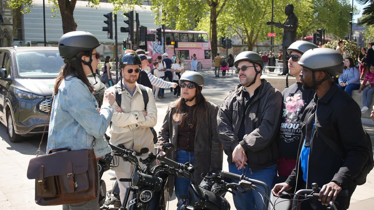 London E-Bike Tour with Real Artefacts - Royal London Tour