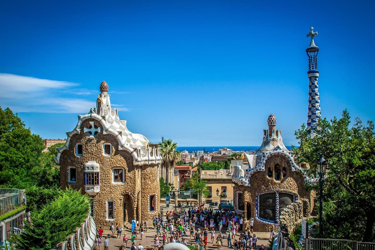 Sailing Experience, Sagrada Familia & Park Guell