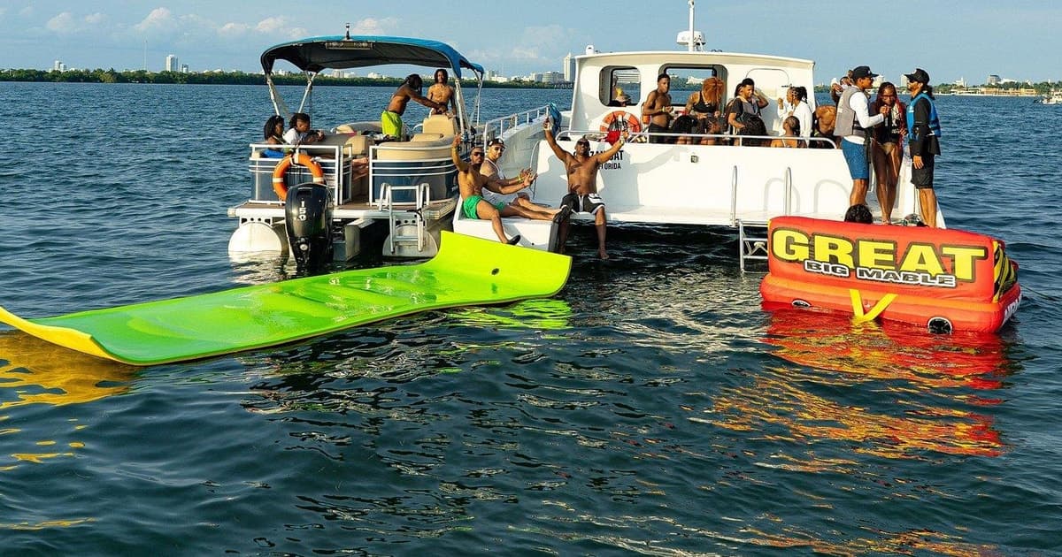 Miami: crucero de fiesta de 3 horas con moto de agua, banana acuática y barra libre