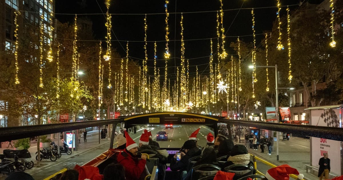 Barcelona: Christmas Lights Open-Top Bus Tour