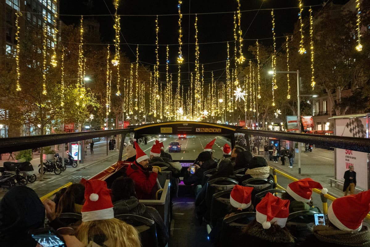 Barcelona: Christmas Lights Open-Top Bus Tour