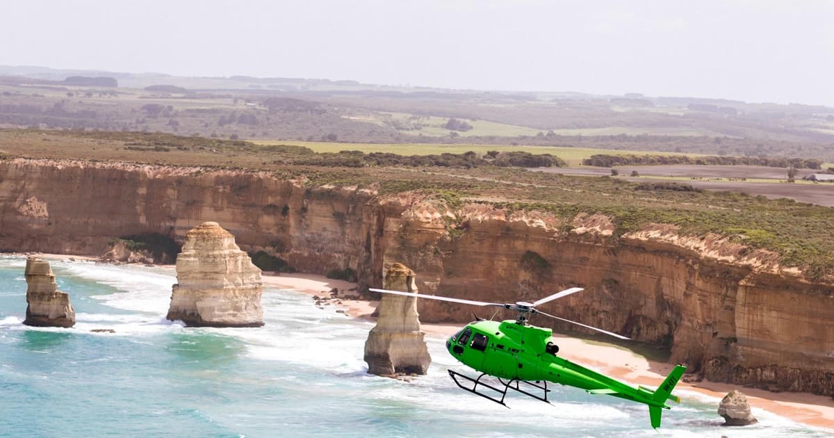 Melbourne: Private Helicopter Flight to the 12 Apostles
