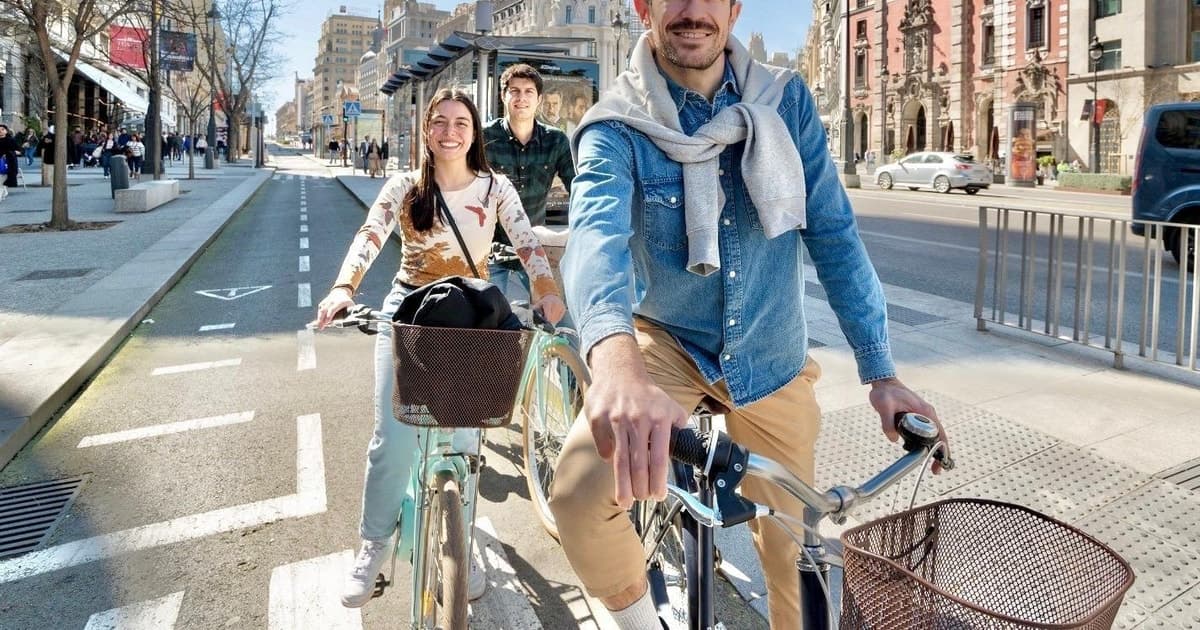 Explora Madrid en bicicleta tomando fotos con Benja.