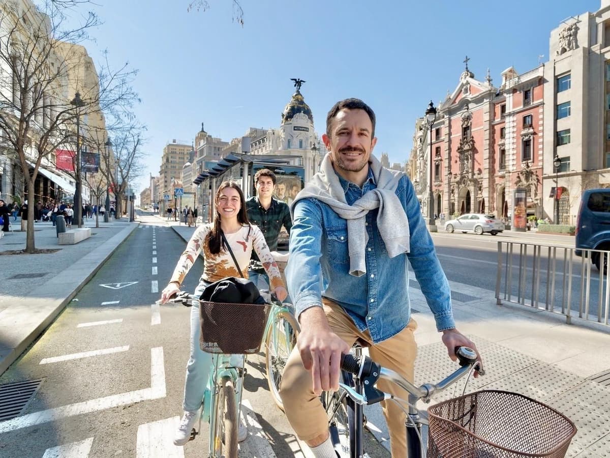 Explora Madrid en bicicleta tomando fotos con Benja.