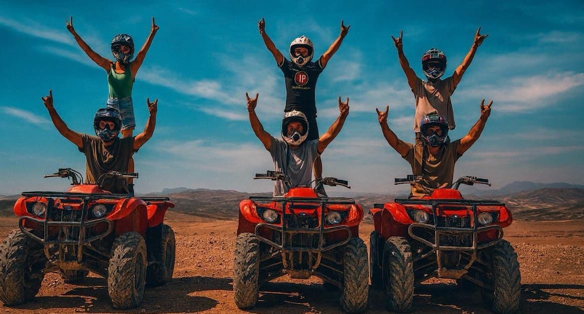 Desierto de Agafay: cena con paseo en quad, montar a camello y puesta de sol
