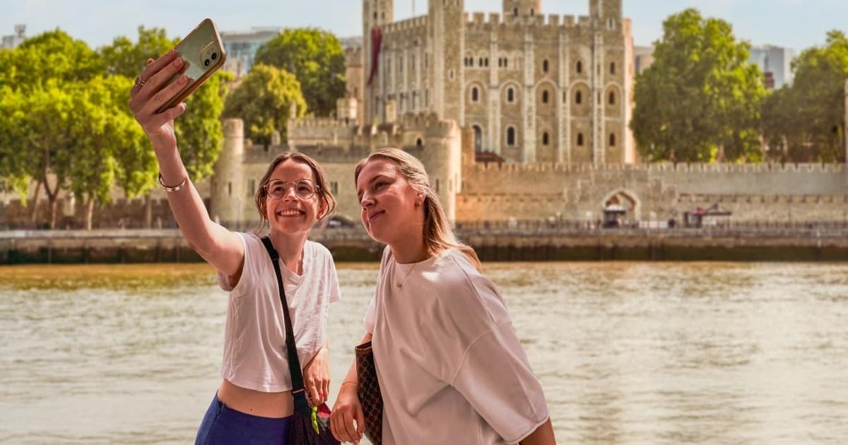 Tower of London Guided Tour with Optional Thames Cruise