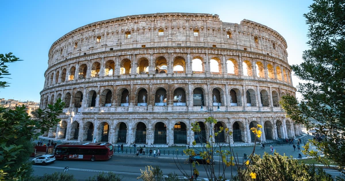Roma: tour prémium por la arena del Coliseo con subterráneo opcional