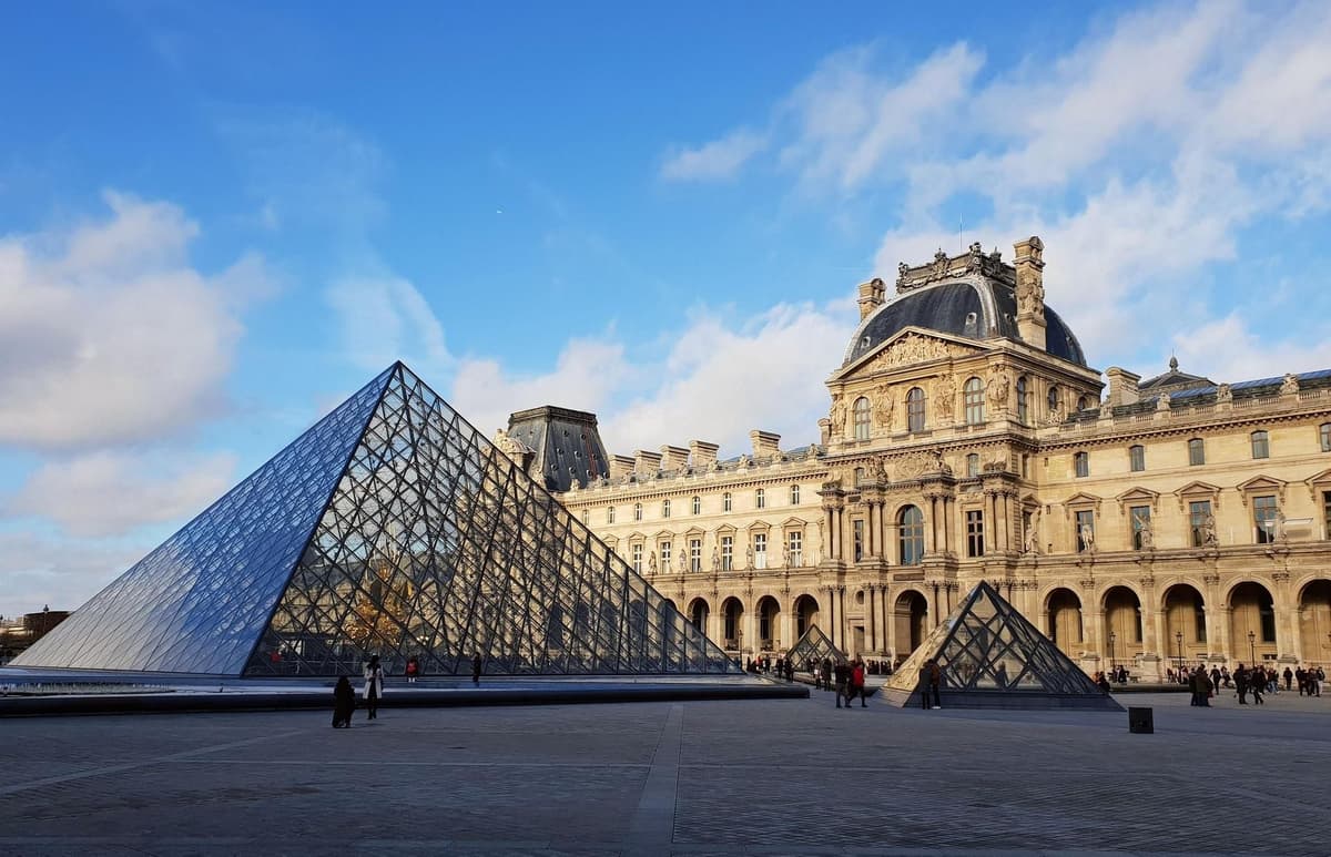 Museo del Louvre: tour exterior con entrada sin colas