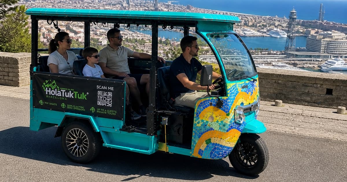 Barcelona: Private Electric Tuk Tuk Sightseeing Tour with Local Driver-Guide