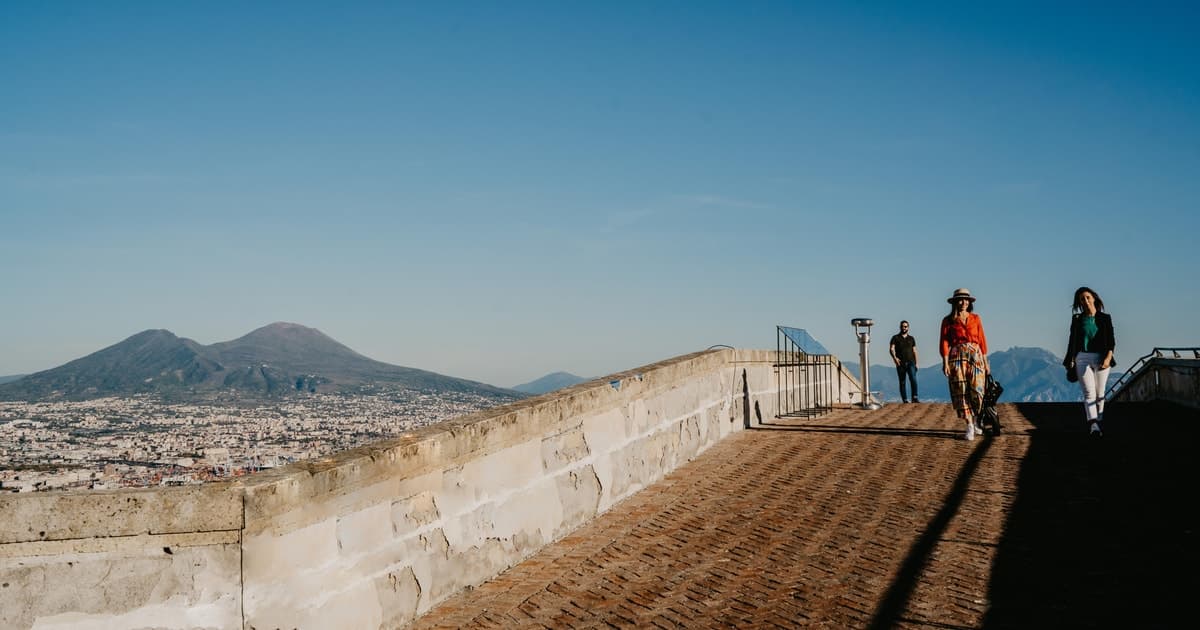 Visita Nápoles desde Roma: tren rápido y autobús turístico