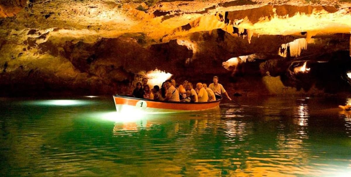 Valencia: tour por las cuevas de San José + Peñíscola o Vilafamés