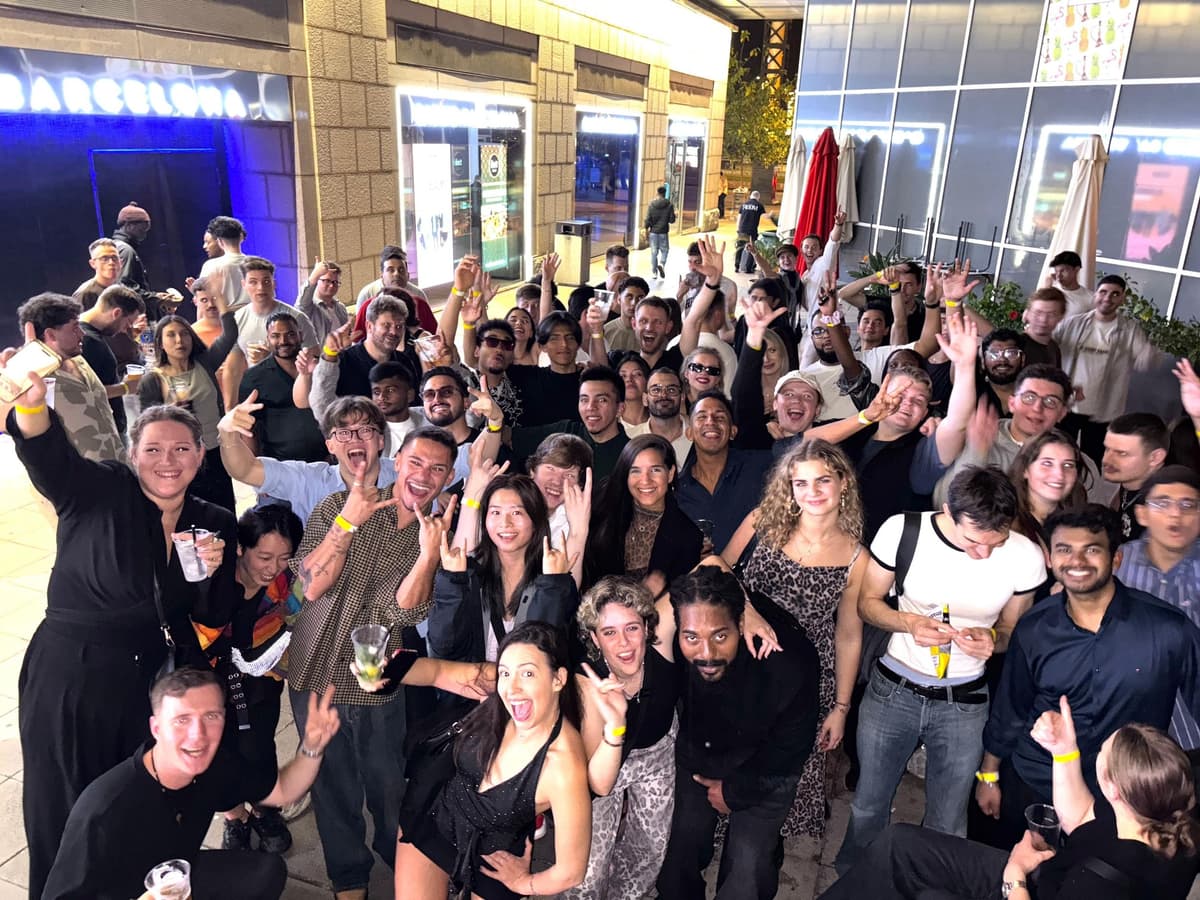 Tour nocturno de fiesta por Barcelona: bares y pase VIP para discoteca