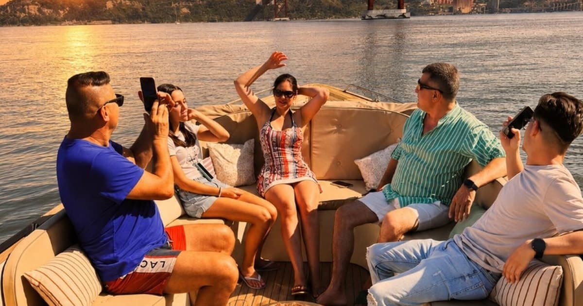 Lisbon Sunset Cozy Boat Cruise with Open Bar & Pizza