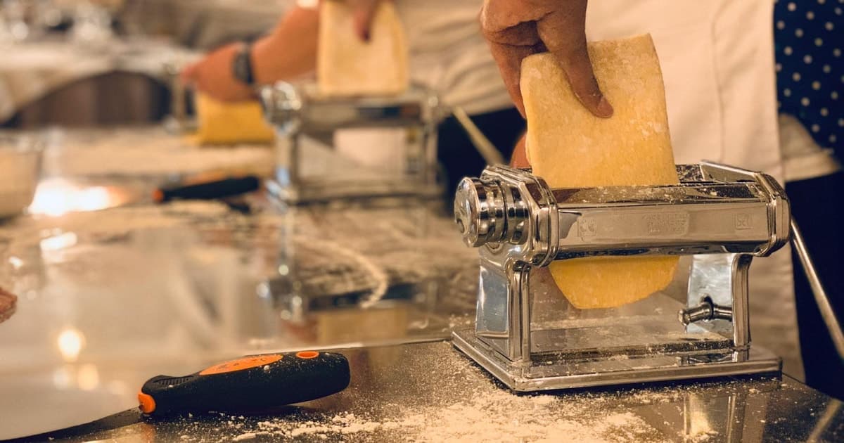 Florence: Pasta & Tiramisu Cooking Class with Unlimited Wine