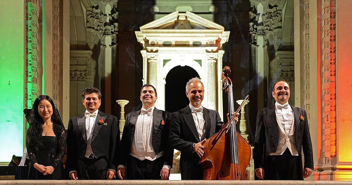 Florence: Piazza Signoria, Dinner, and the Three Tenors