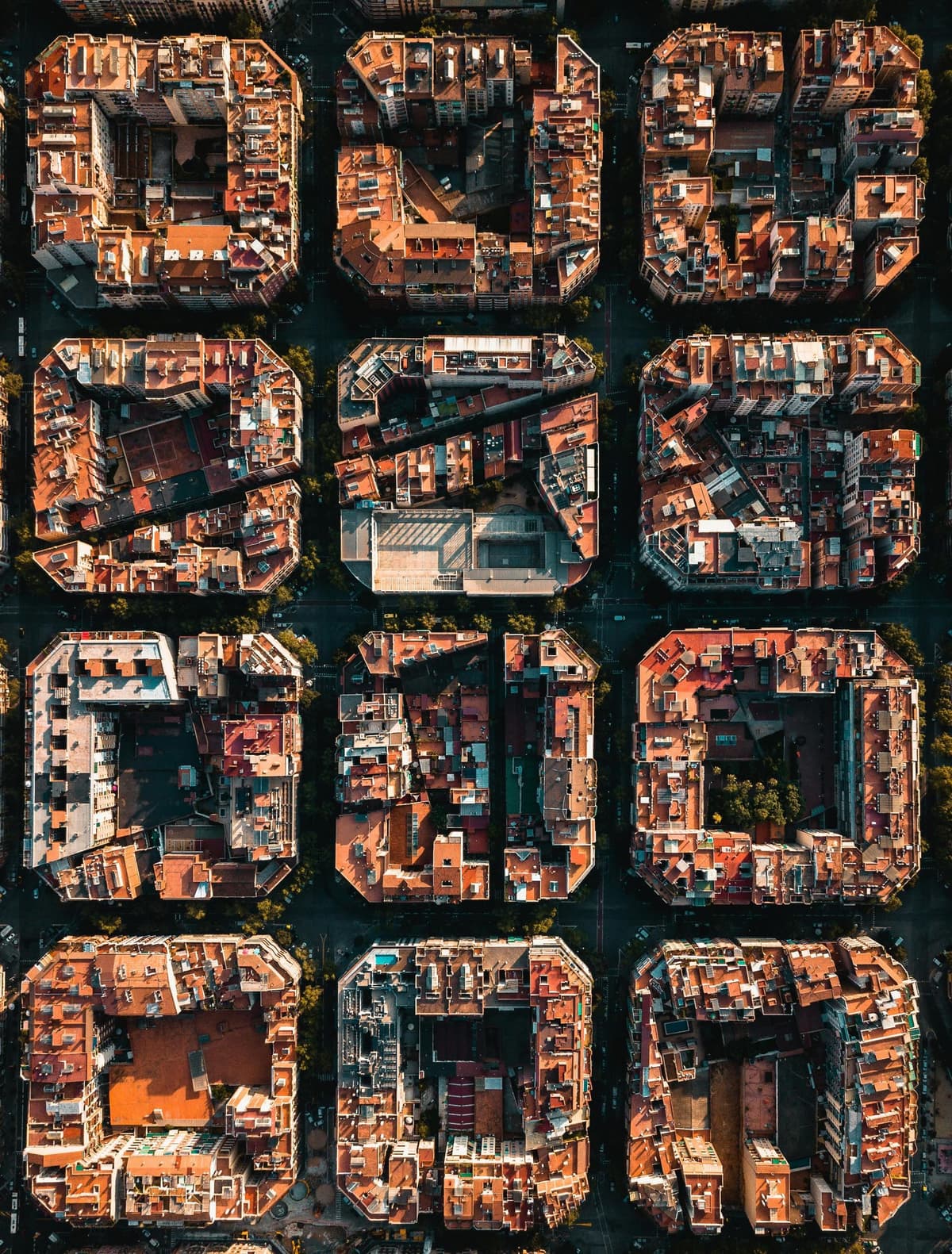 Barcelona: Eixample Guided Walking Tour with Gaudí Houses