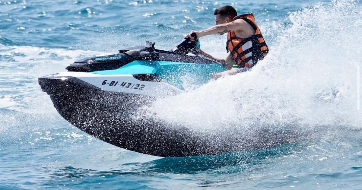 Barcelona: Alquila una moto acuática y surca el océano a toda velocidad