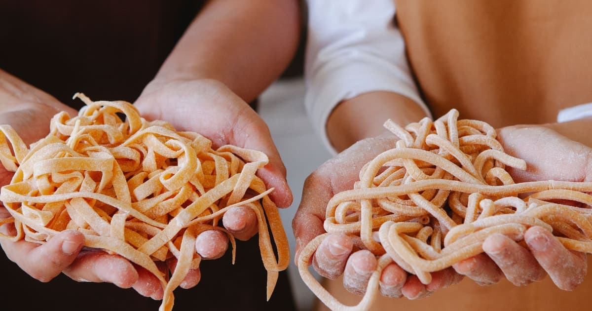 Florence: Fresh Pasta Workshop on the Arno with a Chef and Tuscan Wine
