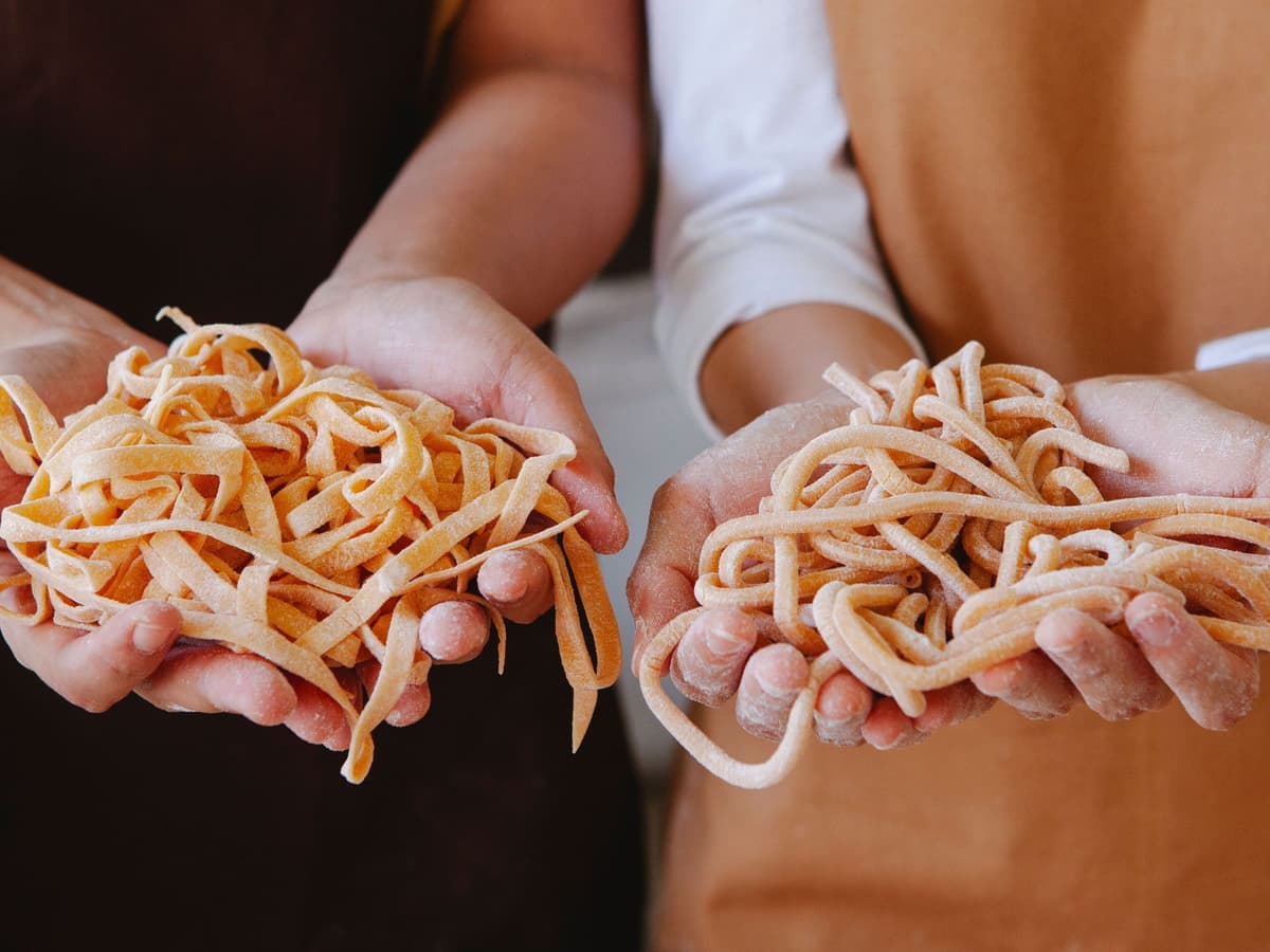 Florence: Fresh Pasta Workshop on the Arno with a Chef and Tuscan Wine