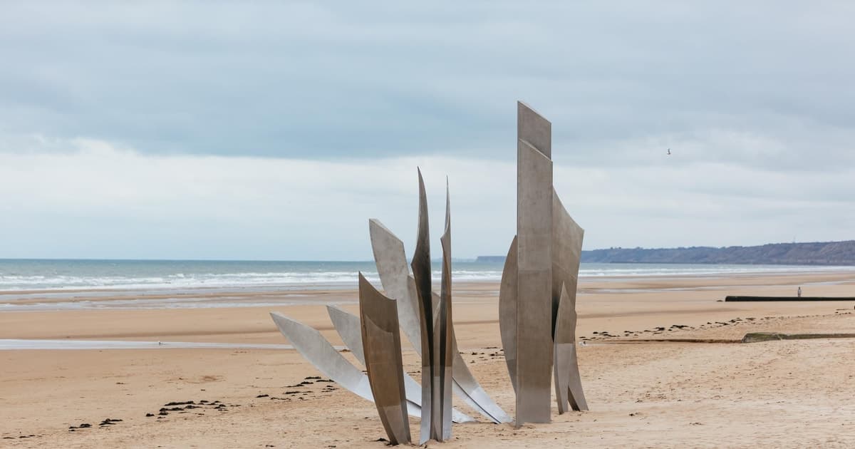 From Paris: Normandy D-Day Landing Beaches Full-Day Tour