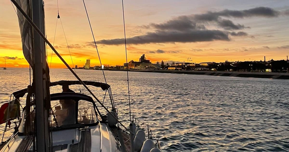 Lisbon: Sunset Sailing with Local Wine & Stunning Views