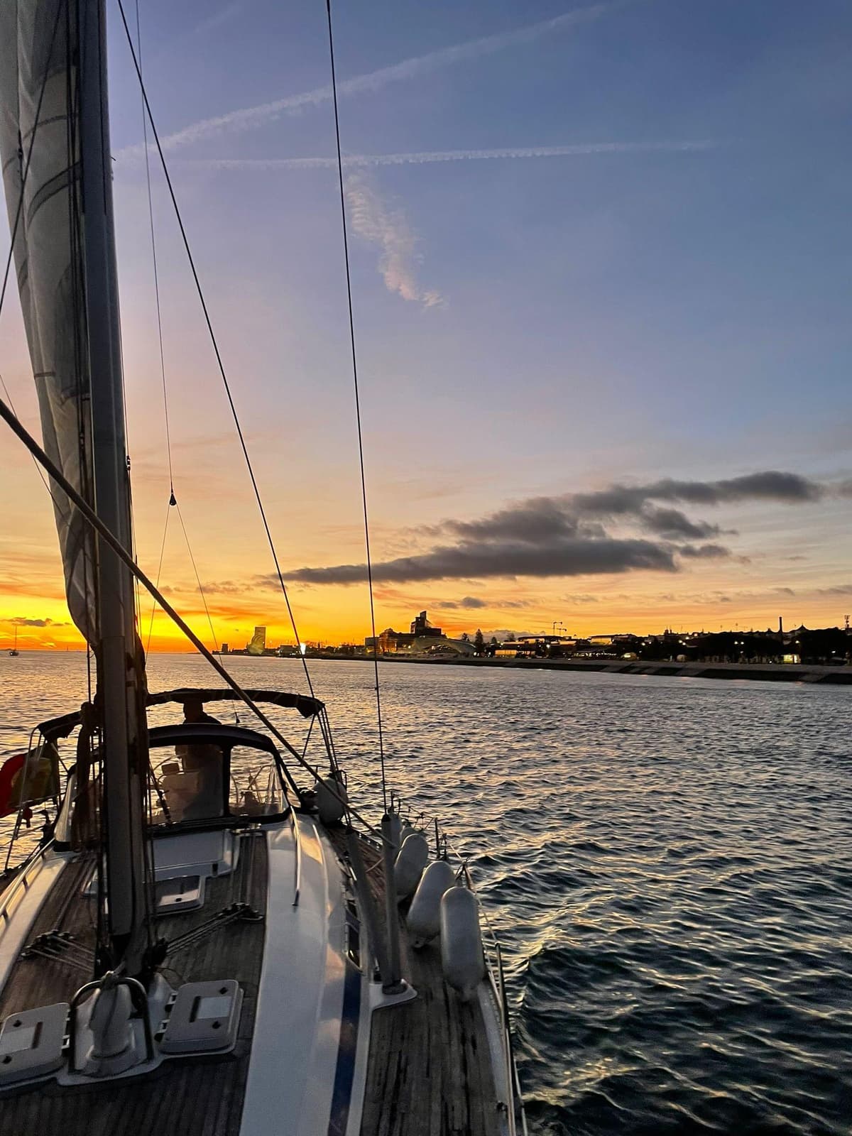 Lisbon: Sunset Sailing with Local Wine & Stunning Views