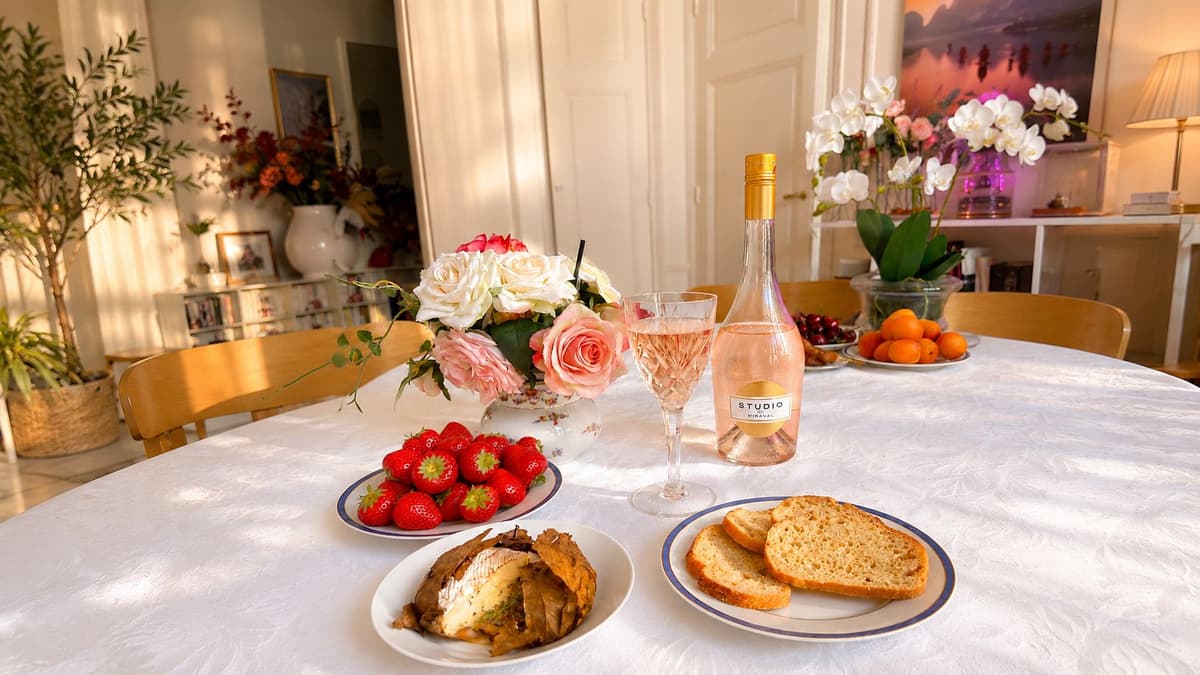 Paris: French Cheese and Wine Tasting Experience