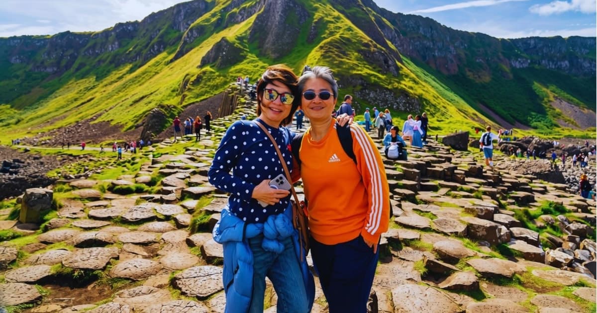 From Dublin: Giant's Causeway,Dark Hedges & Belfast Day Trip