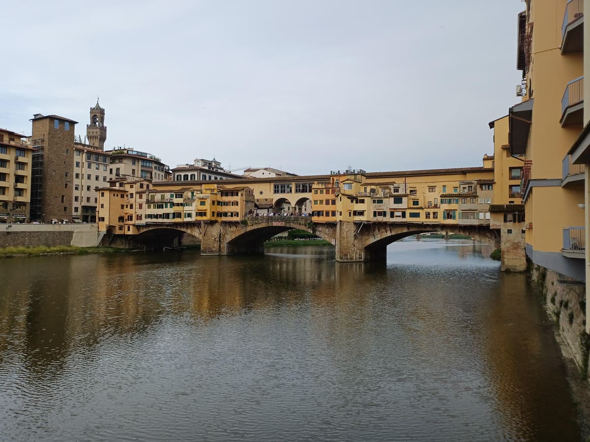 Florence: Sunset guided tour in the Oltrarno with a final aperitif