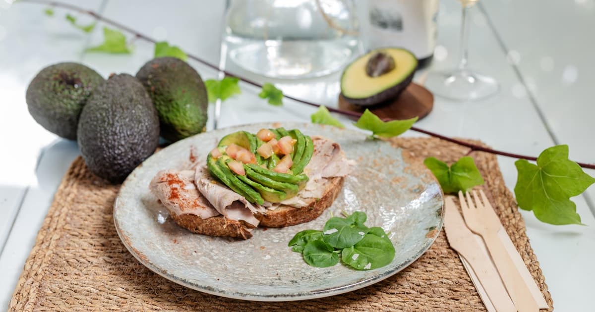 Tenerife: visita a una granja de aguacates con menú degustación y vino