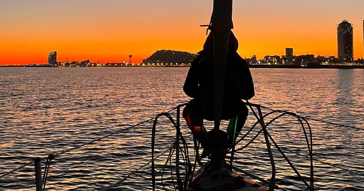Barcelona: Sunset Sailing Experience with Drinks & Tapas