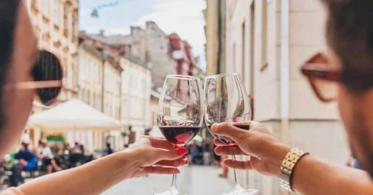 Oporto: tour guiado a pie con catas de vino