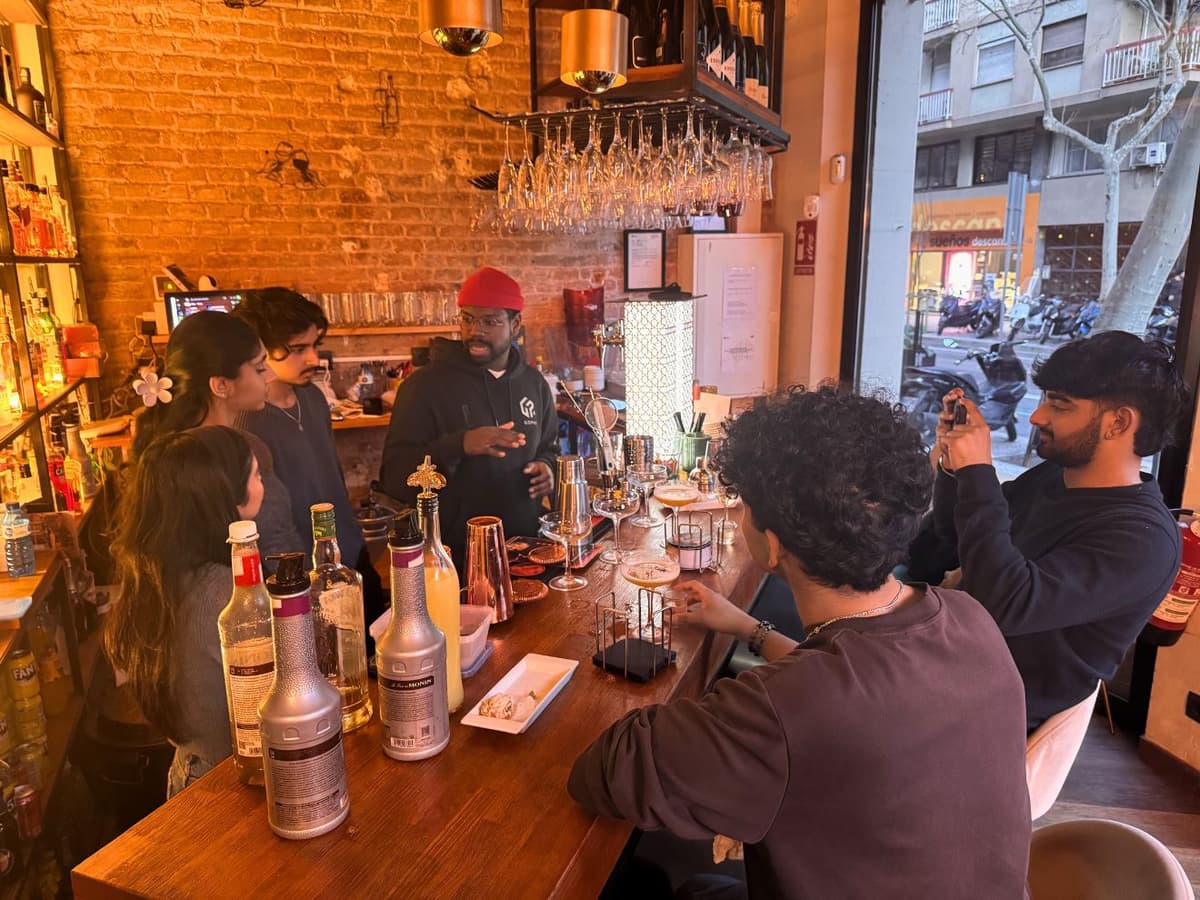 Barcelona: Creative Cocktail Experience with Cava & Tapas at a Local Bar