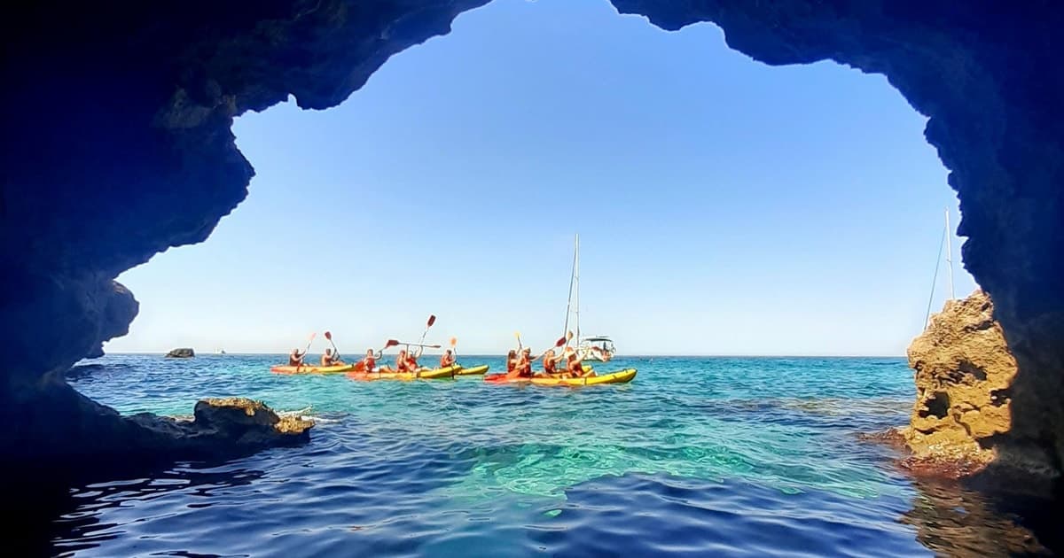 Mallorca: tour en kayak por cuevas marinas, snorkel y aperitivo