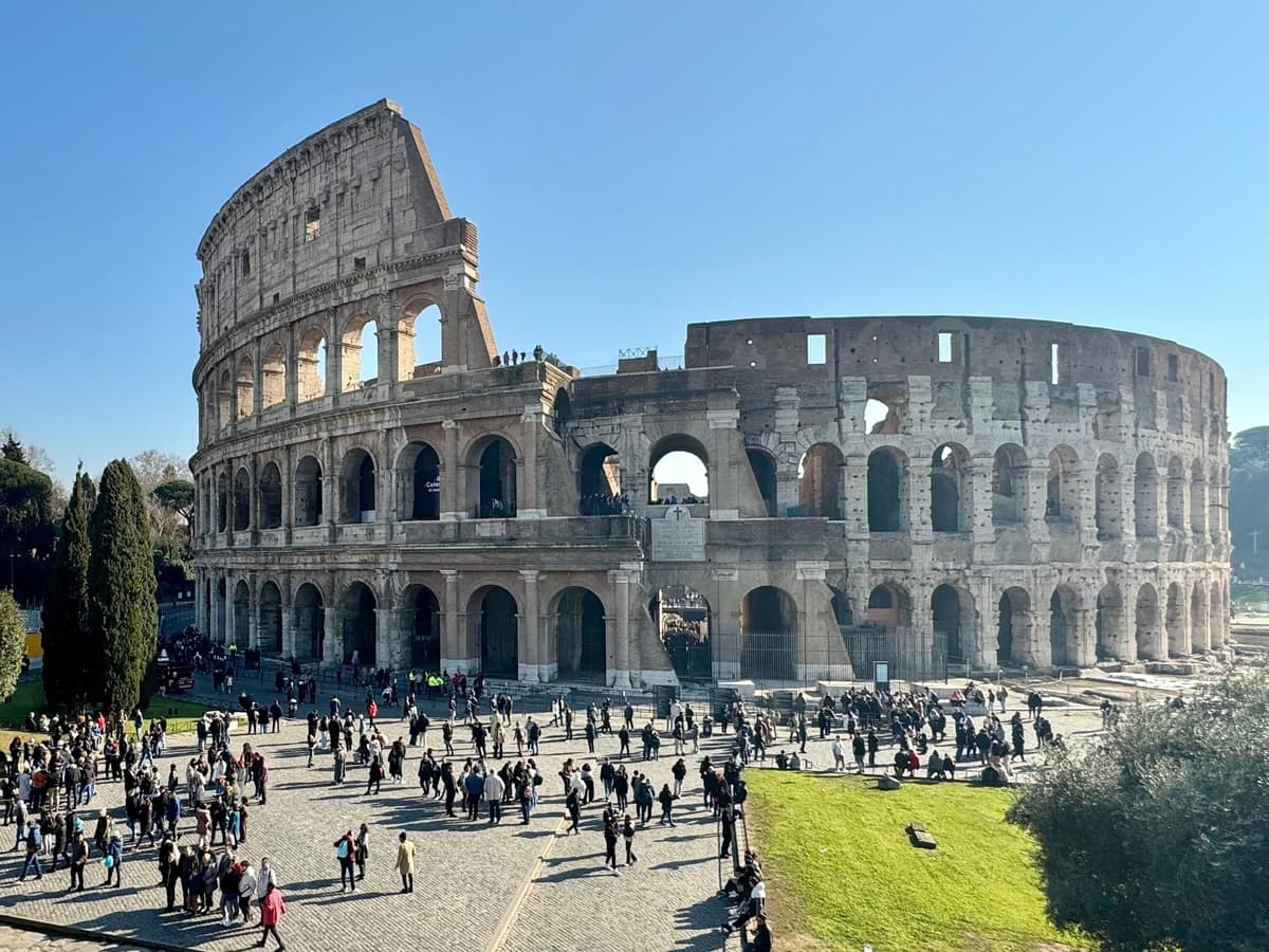 Rome: Colosseum, Roman Forum, and Palatine Hill Tour