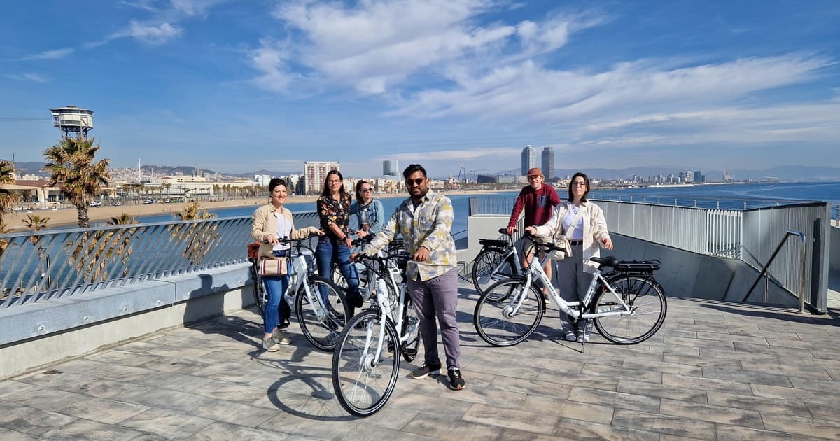 Tour fotográfico en bici eléctrica por lo más destacado de Barcelona (4 h, grupo reducido)