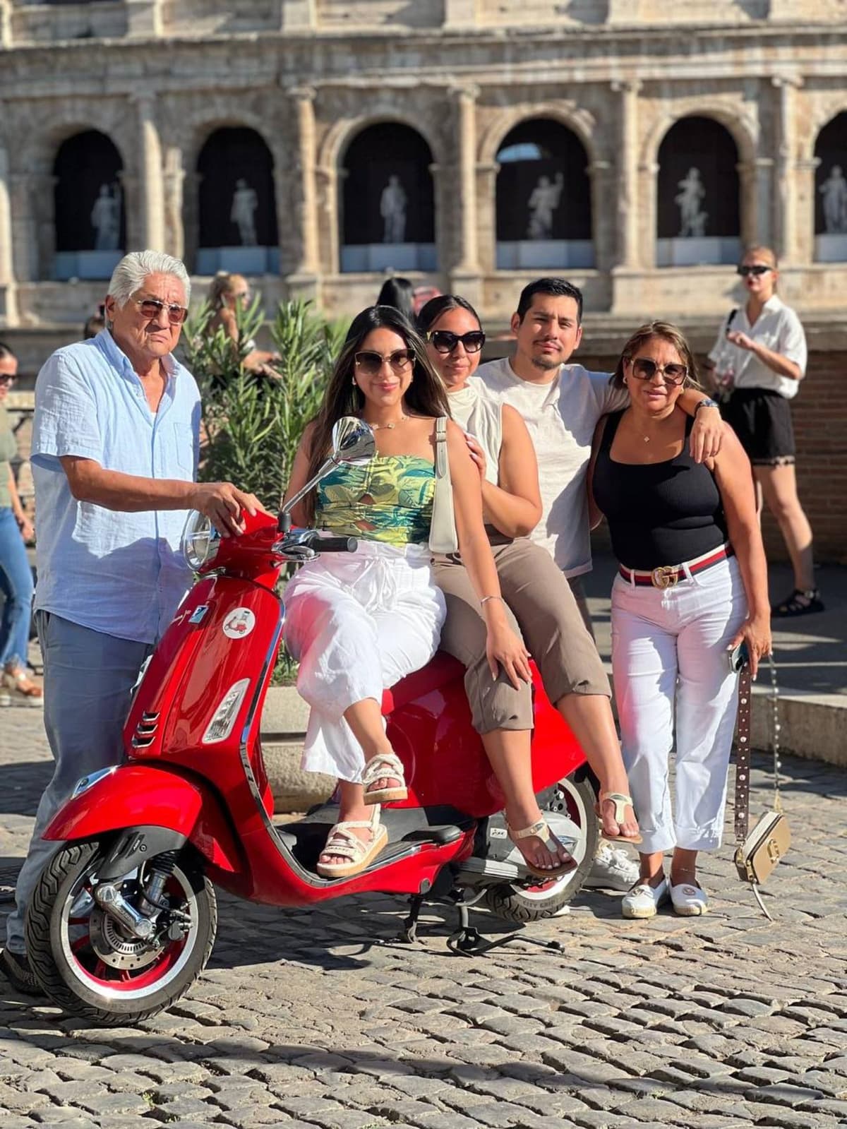 Rome: Vespa Tour & Professional Photoshoot